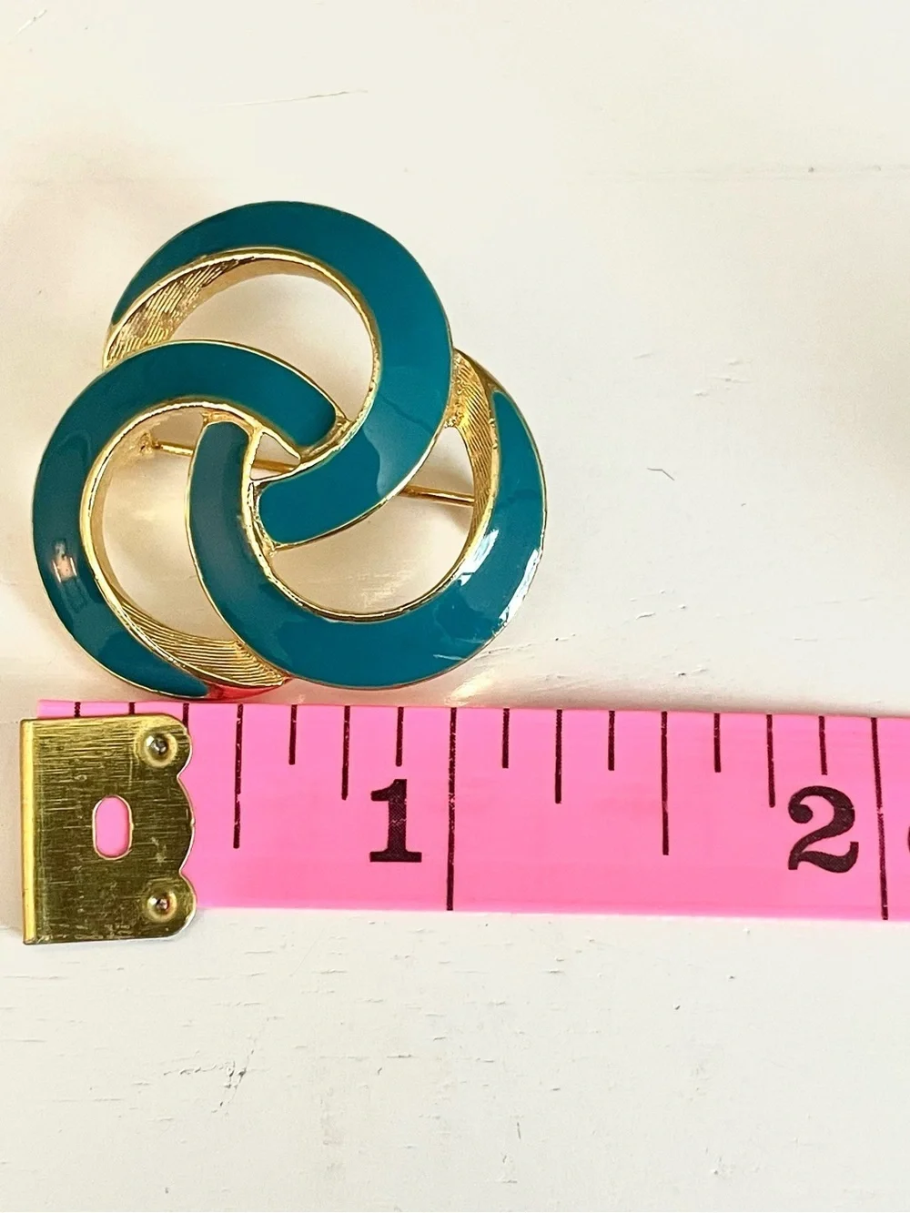 Vintage Craft Signed Teal Enamel Interlocking Love Knot Circle Brooch MCM Gold